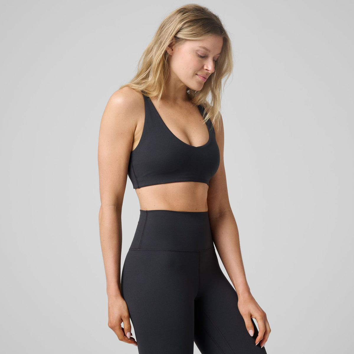 Greatness Wins Women's Motion V Neck Bra | Black