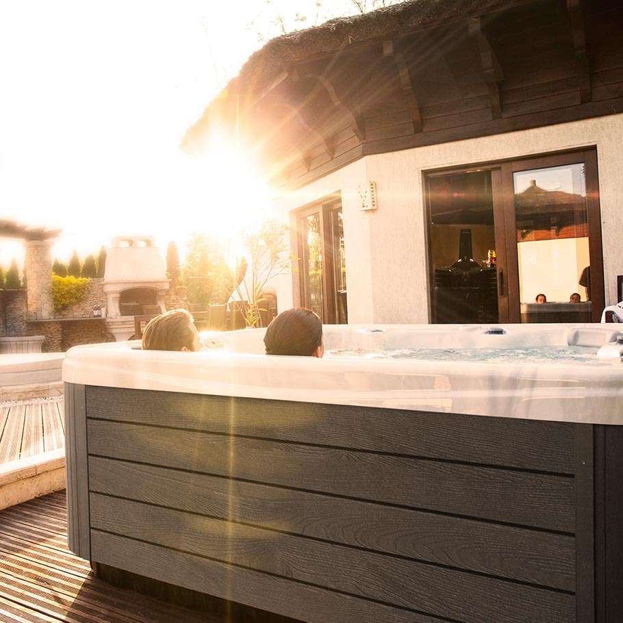 Buenospa - Chicago Hot Tub