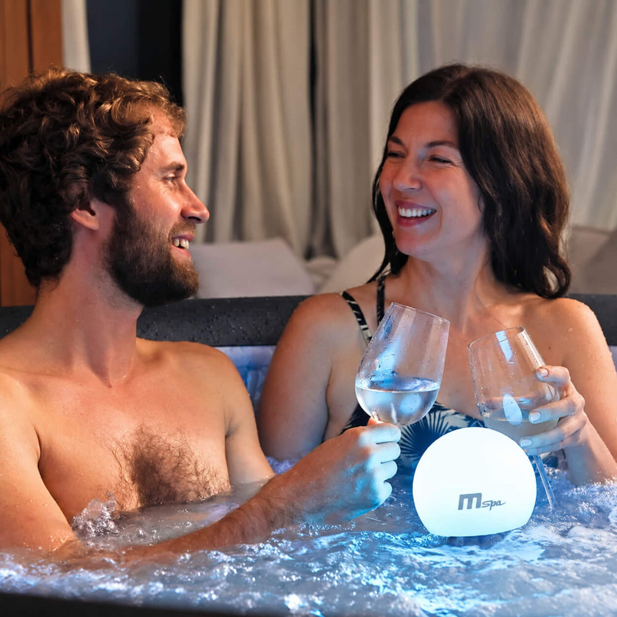 MSpa Aurora Urban Series Six-Person Inflatable Round Hot Tub With Hydro Massage [U-AU061] (SAK19375)