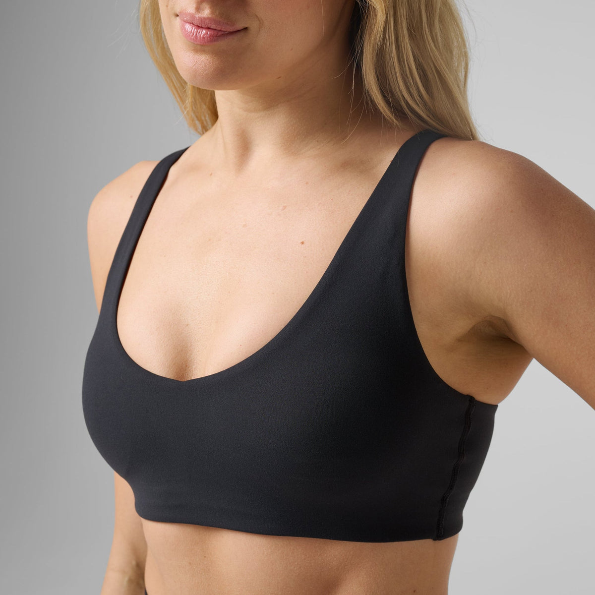 Greatness Wins Women's Motion V Neck Bra | Black